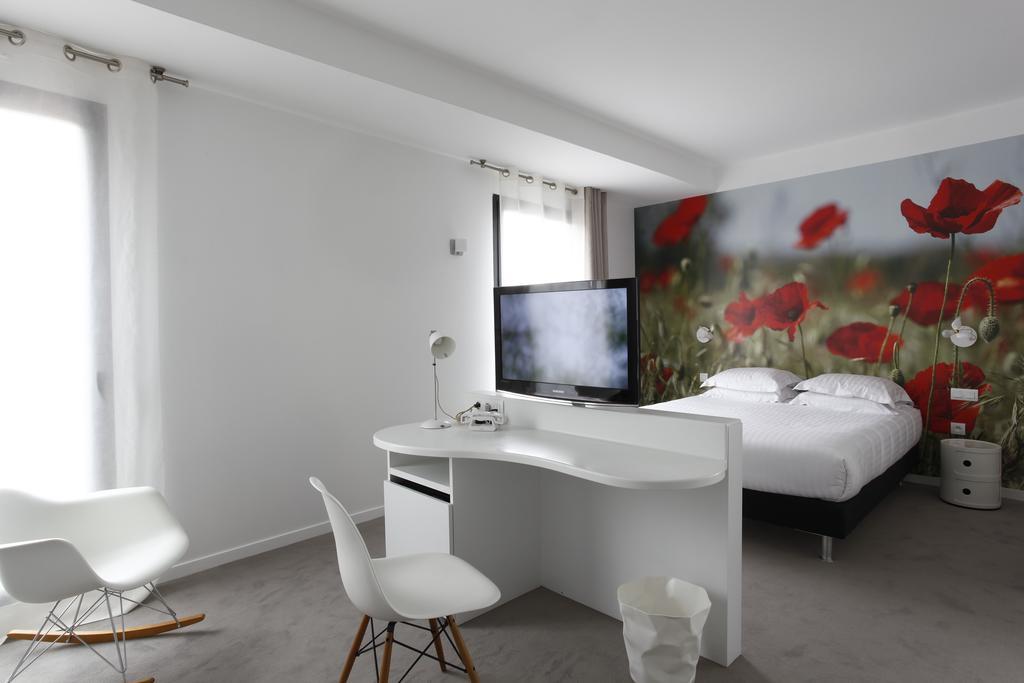 Hotel L'Echappee Belle LʼIsle-Jourdain Exteriér fotografie
